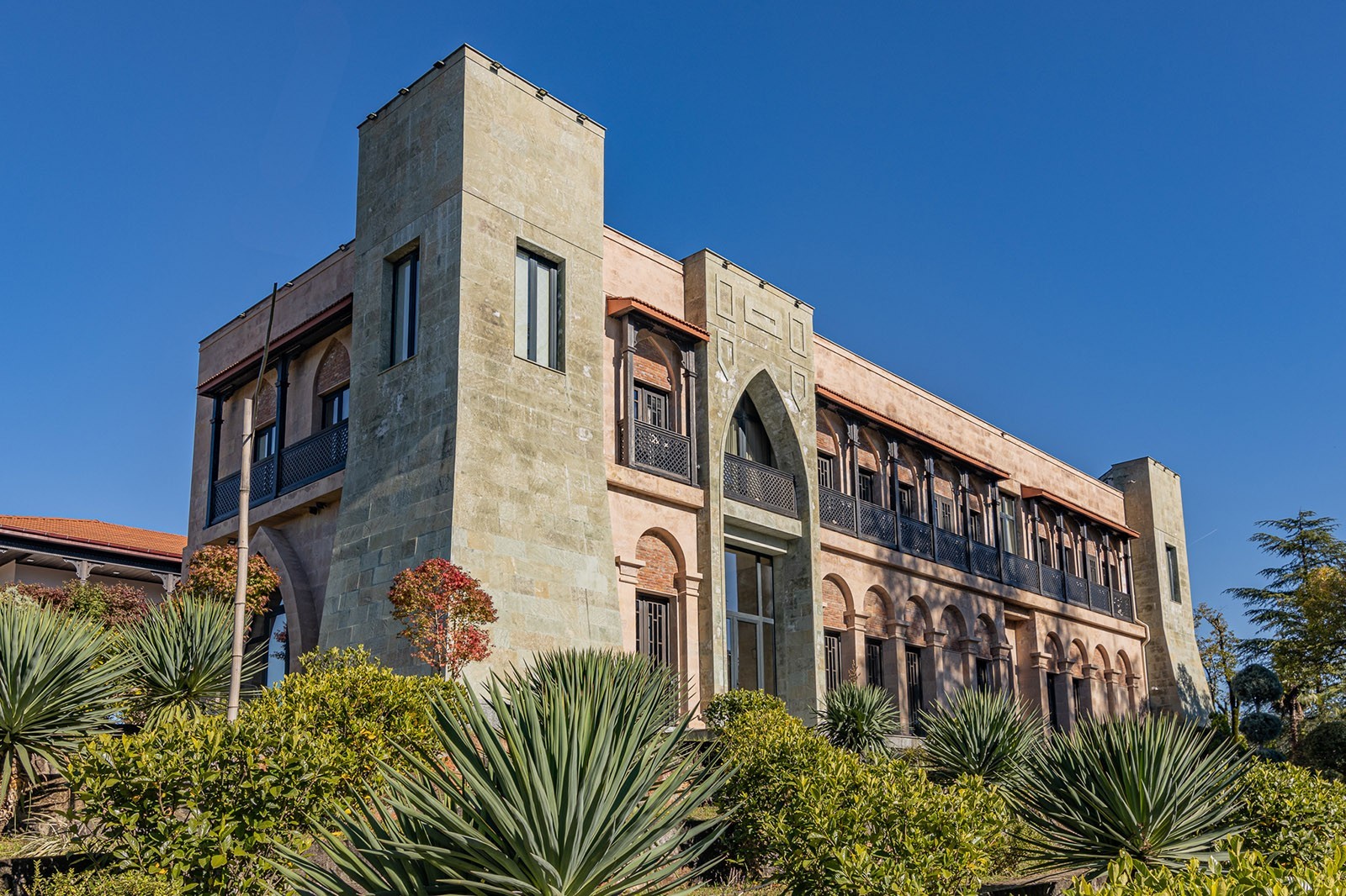 Chateau Askana, Guria